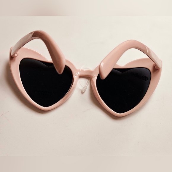 NWT Light Pink Heart Framed Sunglasses For Women: Babe - Picture 3 of 3